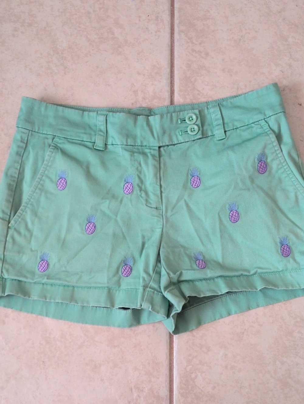 Vineyard Vines Green Embroidered Pineapple Shorts Size 0